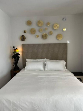 Marilyn Studio Apartment in Koreatown